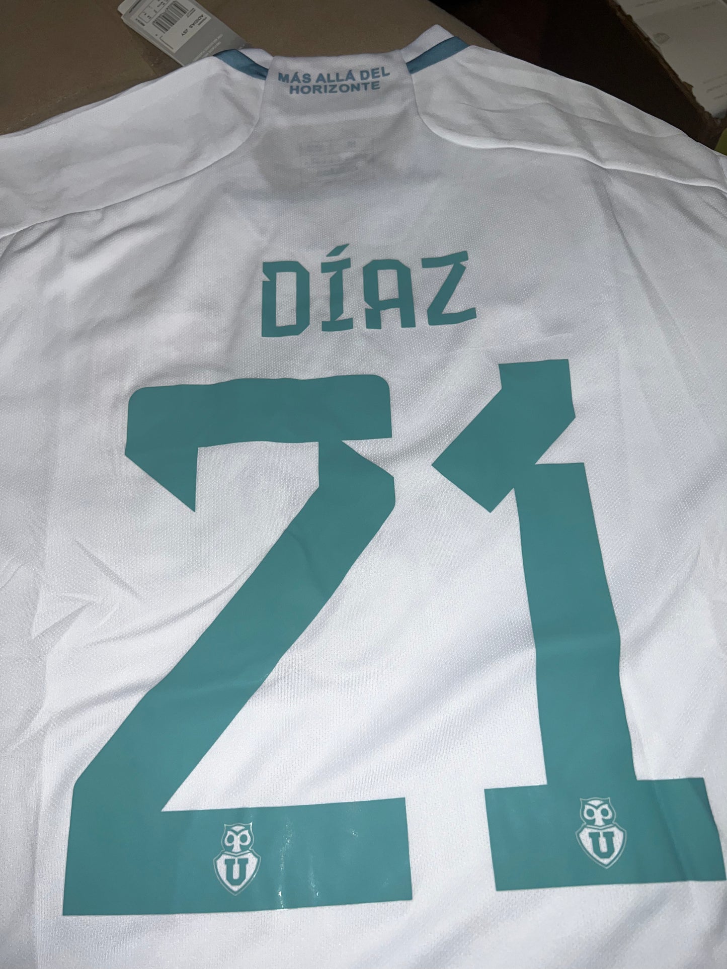 Camiseta U de Chile visita Blanca 2024
