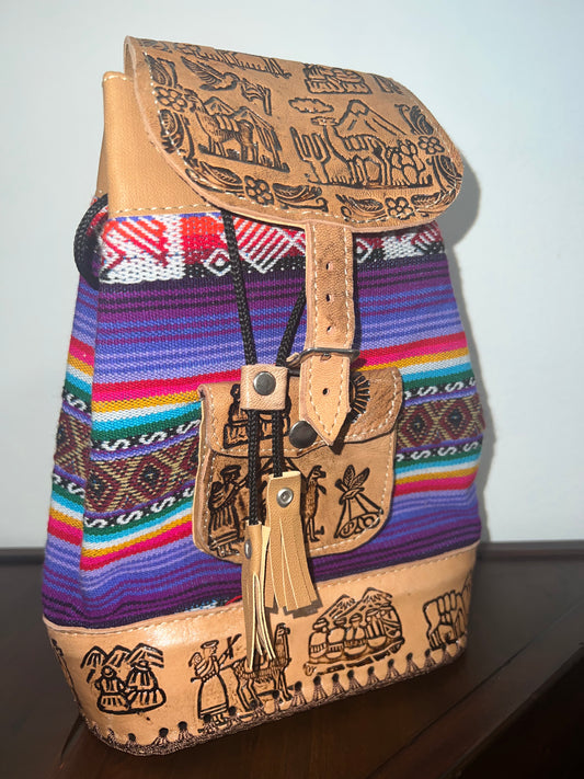 Mochilas artesanales en tela y cuero