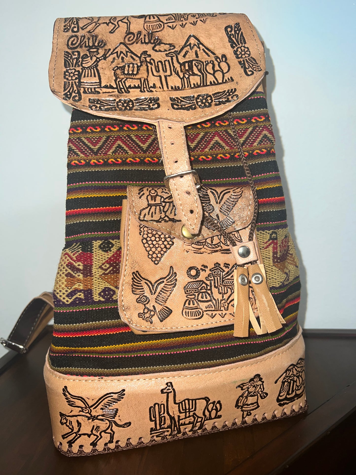 Mochilas artesanales en tela y cuero